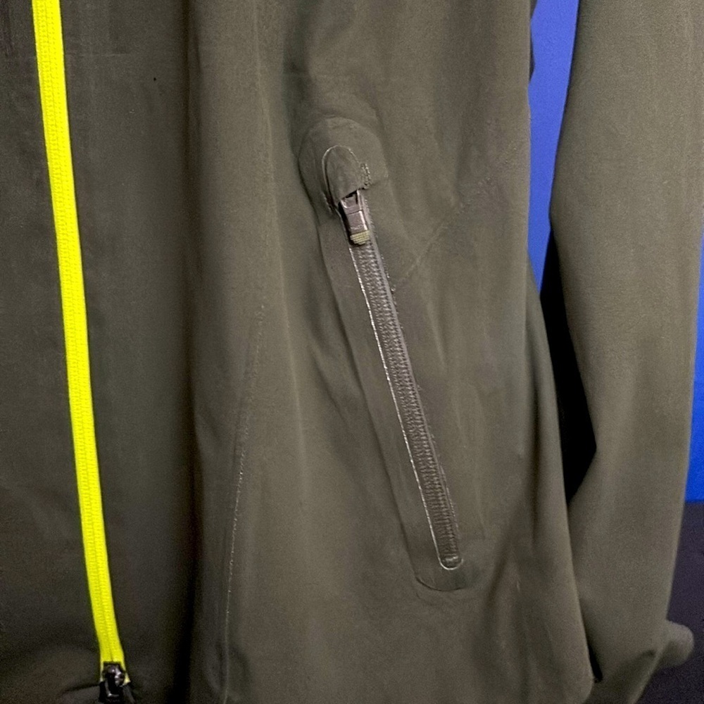 Athleta Waterproof Rain Runner Jacket Forest Green Size Large RN 54023 - Picture 4 of 12